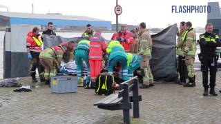 Man uit het water gered  Maasboulevard Vlaardingen [upl. by Airotahs688]