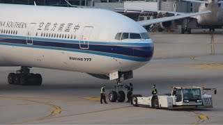 【教科书式的操作】南方航空B777300ER（B2029）在虹桥机场出港全流程，GE90引擎启动，机务挥手送机，舱外拍摄 [upl. by Nojad735]