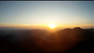 Lever de soleil en Auvergne depuis le Puy Mary [upl. by Xuaegram]