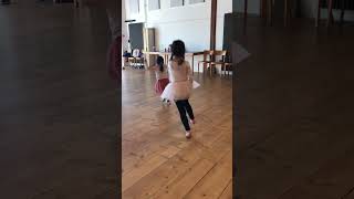 Chanson et chorégraphie dansée par les enfants  Le Petit Japonais  Maternelle éveil à la danse [upl. by Alledi]