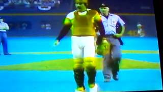 10111980 Game 4 1980 NLCS Pete Rose gives Bruce Bochy a forearm smash WooHoo Everybody Hits [upl. by Nahsez]