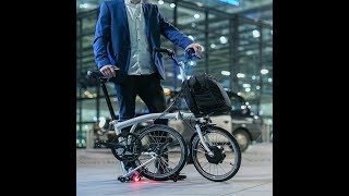 Le vélo pliant électrique Brompton disponible chez Holland Bikes [upl. by Watts]