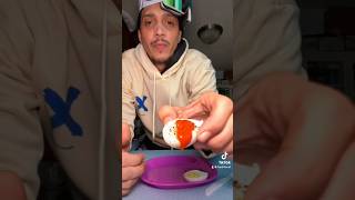 Boiled egg with everything bagel seasoning with sriracha review food foodie snackhack foodreview [upl. by Harbard]