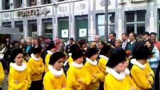 Procession du Doudou sur la place de Mons [upl. by Nezam]