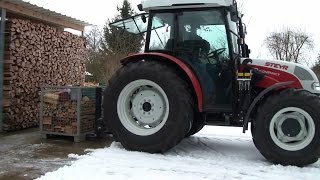 Traktor mit Palettengabel beim versetzen einer Gitterbox move a mesh box pallet with the tractor [upl. by Nivek]