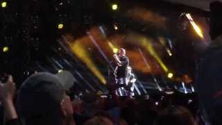 Blake Shelton  Footloose Live CMA Fest 2013 [upl. by Meraree]