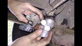 Jarrupaineensäätimen vaihto  Brake pressure regulator replacement Fiat Ducato 92 [upl. by Kehoe679]