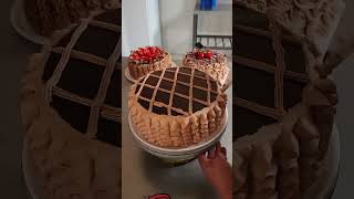 Deliciosa torta de chocolate con fresas 😋pastelesdecorados [upl. by Anide]