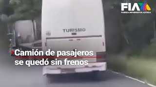 ¡UN VIAJE QUE SALIÓ M4L  Camión de pasajeros se quedó sin frenos y fue detenido por tráiler [upl. by Eilema]