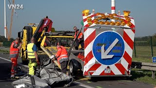 20092024  VN24  Sattelzug streift Verkehrsleitanhänger  LKW Fahrer war eingeschlafen [upl. by Baily]