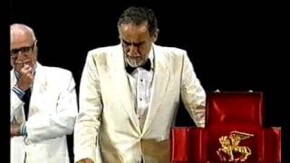 Vittorio Gassman riceve il Leone doro alla carriera  Venezia 1996 [upl. by Aiket377]