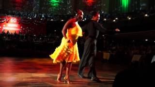 Motsi Mabuse tanzt Samba auf der BotheWeihnachtsgala 2014 [upl. by Kulda]