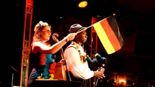 CarringtonBrown  Nationalhymne mit Dudelsack Einigkeit und Recht und Freiheit  LIVE  67 [upl. by Byram]