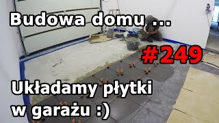 249​​ Budowa domu dzień po dniu Układamy płytki w garażu [upl. by Lalat629]