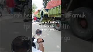 Truk muat tanah yg diamuk pintunya di bawa kabur oknum warga funnyvideo nabrakmobil [upl. by Thrasher]