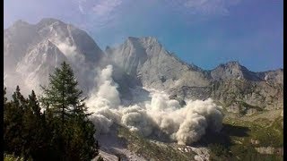 Steenlawine in Zwitserland  Bondo Graubünden  aardverschuiving en puinstroom [upl. by Drageruaeb111]