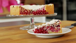 lecker einfach schnell Baiserkuchen mit Johannisbeeren  ein Traumkuchen  Sallys Welt [upl. by Nylidnarb]