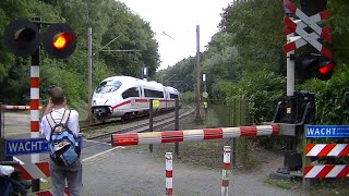 Spoorwegovergang Venlo  Dutch railroad crossing [upl. by Walden316]