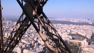 Eiffelturm Fahrstuhlfahrt ganz nach oben  Tour Eiffel  elevator to the top [upl. by Leavelle476]