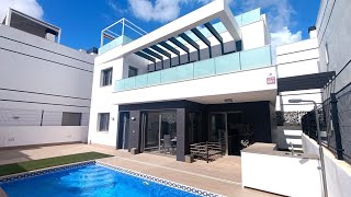 369950€ Villamartin 3 bed 3 bath detached with Pool AC roof garden South east facing [upl. by Yffat]