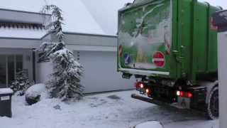 Müllabfuhr im Schnee  German Garbage Truck in the snow [upl. by Hetti]