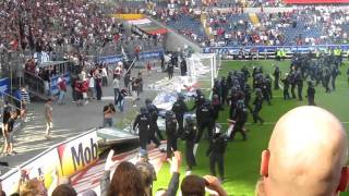 Eintracht Frankfurt  1 FC Köln 752011 Angriff von Polizei auf die Fans Randale [upl. by Ennaerb]