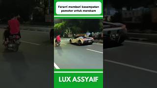 MOBIL FERARRI MEMBERI KESEMPATAN PEMOTOR UNTUK MEREKAM shorts [upl. by Acirehs]