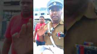 SRI LANKA POLICE  පොලිසියේ මහත්තයා නිතිය කතා කරන්න ගිහින් කිච වුනේ මෙහෙමයි [upl. by Soalokin]