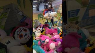 Esta Mujer Ganó Peluches En La Maquina De Garra maquinitas tragamonedas arcade foryou [upl. by Modnar]