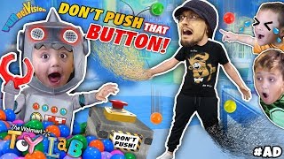 CHRISTMAS TOY LAB 🎅 Dont Push that Button FUNnel Fam Xmas Vision Ultimate WishList [upl. by O'Reilly]