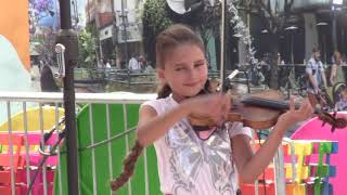 Karolina Peotsenko playing Violin on the street [upl. by Matthus]