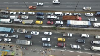 Vista aérea gran congestión vehicular en óvalo Hábich con Panamericana Norte [upl. by Nairehs]