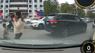 【ドラレコ】 中国の交通事故集 高級車の事故 ヘルメット大事 保険に入ろう [upl. by Ardiek]