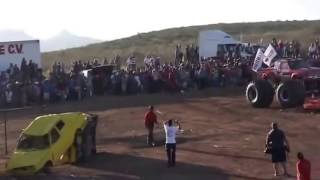 TRAGEDIA IN MESSICO MONSTER TRUCK TRAVOLGE E UCCIDE 9 PERSONE [upl. by Derdlim393]