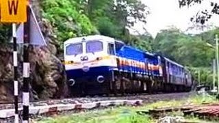 Varanasi  LTT Express makes Curvy Entry on BAGRA TAWA Bridge thru Jungle of Satpura Mountains [upl. by Nnairet]