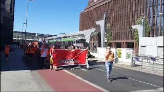 BauarbeiterWarnstreik in Hannover [upl. by Stalker17]