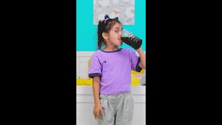 Cette petite fille a fait une blague à sa maman et son papa Deux fois  🤣 Un verre de Coca [upl. by Eidur]