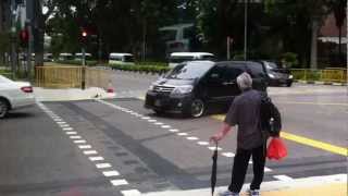 Malaysian Prime Minister Najibs motorcade in Singapore [upl. by Yemrots]