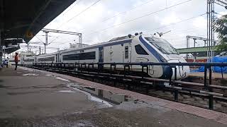 Vande Bharat Express Leaving From KSRSBC Railway Station with Very Loud Howling [upl. by Oulman]