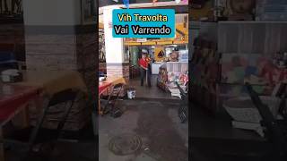 Vih Travolta Vai varrendo comédia dança musica [upl. by Idnaj839]