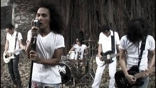 Slank  Kuil Cinta Official Music Video [upl. by Holzman897]