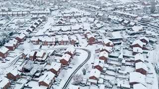 Heavy snowfall seen across the Midlands  SWNS [upl. by Nnagem]