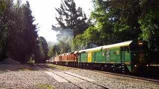 Grain train is too long for the loop Five locos [upl. by Laeria356]