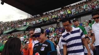 Hincha de Millos en Medellín viendo la gran final [upl. by Yenettirb]