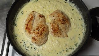 Delicious Creamy Garlic Chicken Breast – Easy and Quick Recipe [upl. by Bartosch644]