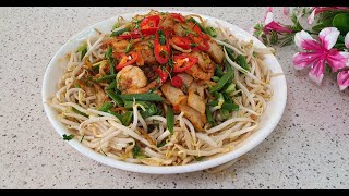 Fried Noodles with Bean Sprout simple and delicious noodles that everyone loves [upl. by Adnuahsar]