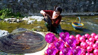 😱😱The girl pried open the giant clam which was filled with dazzling pink pearls extremely charming [upl. by Aivax]