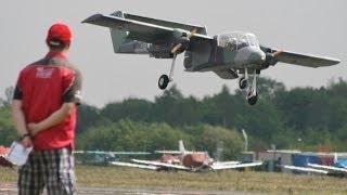 GIANT 38 SCALE OV 10 BRONCO STEVE HOLLAND AT BLACKBUSHE RC MODEL AIRSHOW  2014 [upl. by Fital]