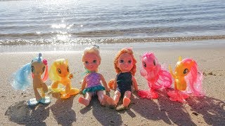 Elsa and Anna toddlers meet the sea ponies at the beach [upl. by Akemeuwkuhc524]