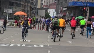 Un día en la ciclovía de Bogotá  Imagen Naranja [upl. by Eikceb]